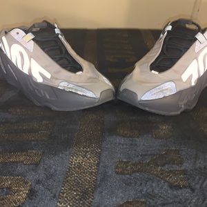 ADIDAS Yeezy 8.5 womens